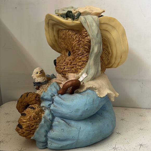 Vintage Limited Edition Young’s Incorporated Resin Bear - Picture 2 of 4